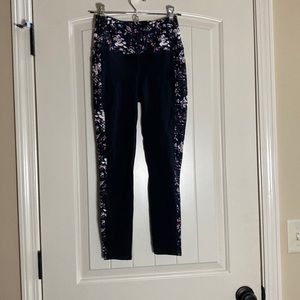 Women’s Skechers Flower Leggings XS NWOT Black